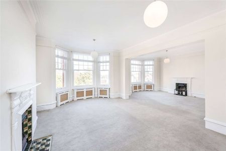 Spacious period apartment within a sought after mansion block in Chiswick. - Photo 2