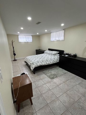 Detached Home For Lease | X8102810 - Photo 5