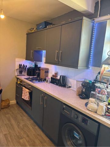 2 bed Terraced - To Let - Photo 4