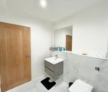 1 bedroom in a flat share to rent - Photo 4