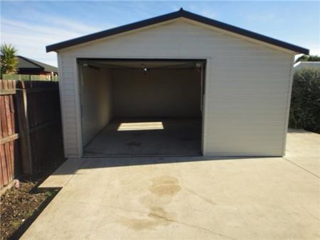 113 Main North Road, Papanui - Christchurch City, Christchurch City - Affordable Brick Home with Garage and Conservatory - Photo 3