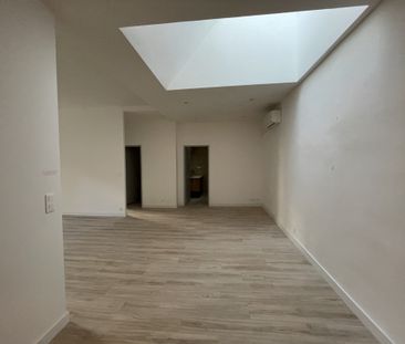 Location Appartement 3 pièces 86m² NIMES 30000 - Photo 4