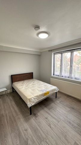 4 Bed Flat, Chamberlayne Road, NW10 - Photo 4