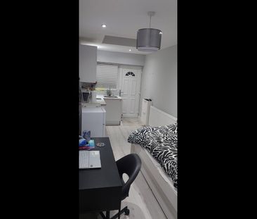 Studio Flat, Andrews Close, HA1 - Photo 2