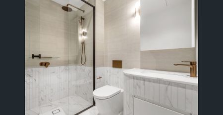 Luxurious Three Bedroom Apartment with City Views - Photo 2