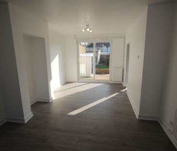 Hanover Circle, Hayes, UB3 - Photo 1