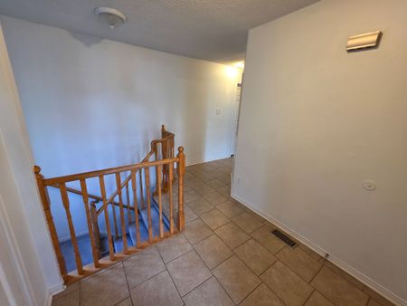 For Lease - 199 Livingstone Street, Barrie, Ontario - Photo 3