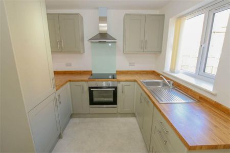 2 bedroom semi-detached house to rent - Photo 4