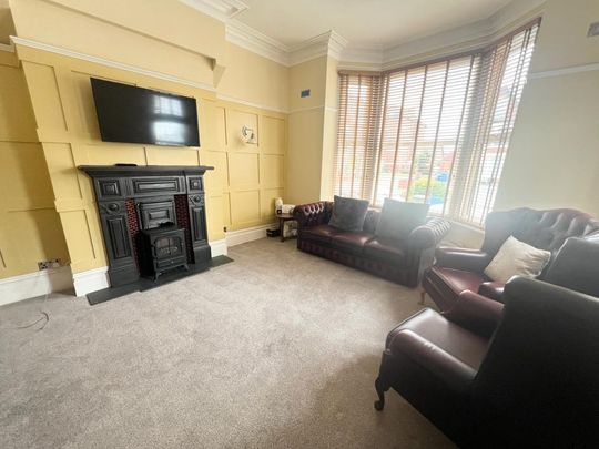 1 bedroom in a house share to rent - Photo 1