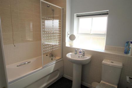 1 bedroom in a house share to rent - Photo 5