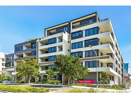 Luxurious fully furnished 3 Bedroom apartment in a vibrant location - Photo 1