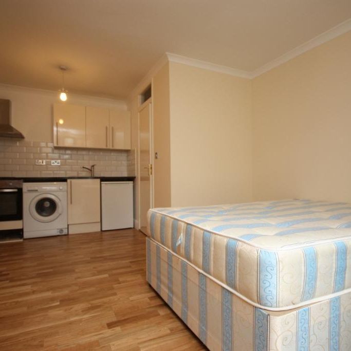 Norbroke Street, East Acton, London, W12 0QU - Photo 2