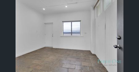 Family Home in Prime Scarborough Location!! - Photo 3