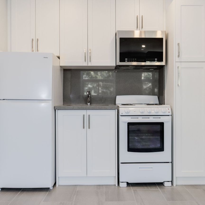 For Lease - 856 Kingston Road Unit# 5, Toronto, Ontario - Photo 1