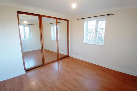 3 bedroom semi-detached house to rent - Photo 5