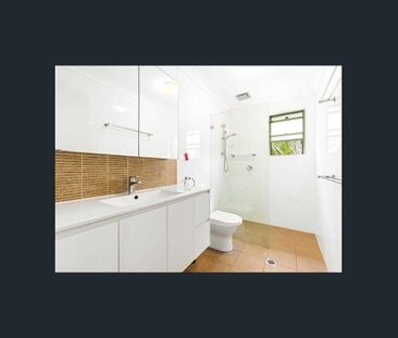 SIGNATURE STYLE & MODERN CONVENIENCE IN 'THE ALLEN ESTATE' - Photo 2