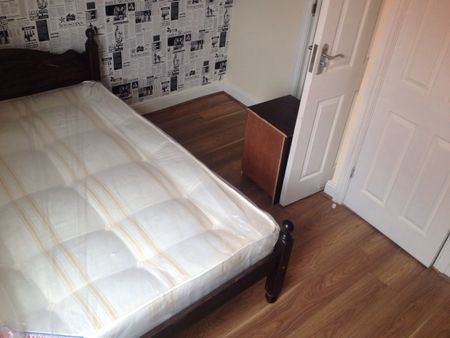 5 double en-suite bedroom property located in Selly Oak - Photo 2