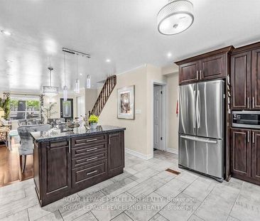 606 Coxwell Avenue apartment — Toronto, ON (3-Bedroom) - 3 Bedroom - Photo 1