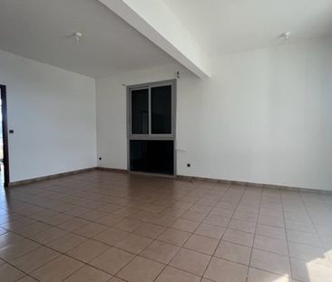 Location Maison 6 pièces 165m² ST DENIS 97400 - Photo 1
