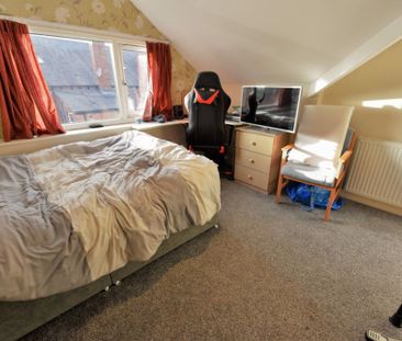 10 bedroom House in Beamsley Mnt/Ter, Leeds - Photo 2