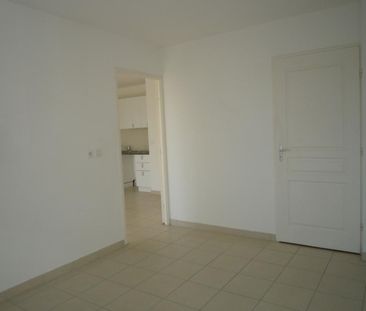 Location Appartement 2 pièces 41m² COGOLIN 83310 - Photo 4