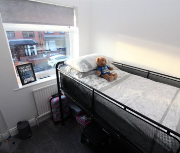 Second Avenue, Bury - Photo 5