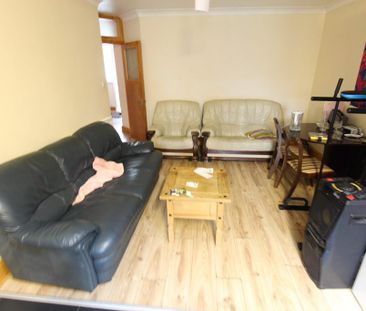 6 bedroom semi-detached house to rent - Photo 2