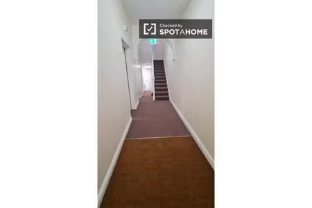 Private room in North Circular Road, Dublin - Photo 4
