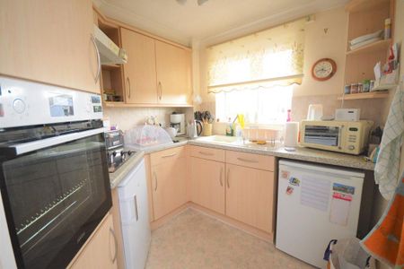 2 bedroom apartment to rent - Photo 4