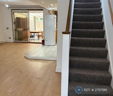 3 bedroom end of terrace house to rent - Photo 4