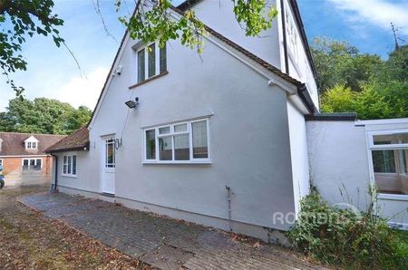 Hitcham Place, Taplow Common Road, Burnham, Slough, SL1 - Photo 4
