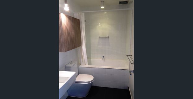 GROUND FLOOR WITH OWN COURTYARD! - Photo 1