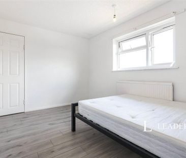 3 bedroom flat to rent - Photo 4