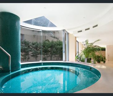 North-Facing Contemporary Apartment in Prestigious 'Pinnacle' Building - Photo 2