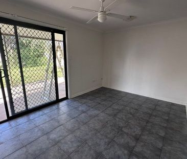 Large Family Home! - Photo 4