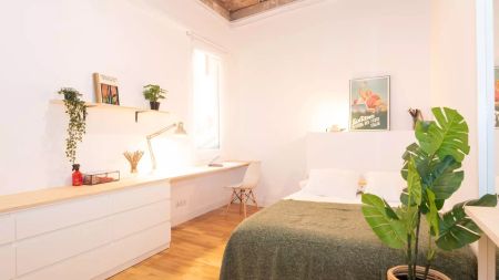 Room in a shared 8-bedroom apartment for rent in Vila de Gràcia. - Photo 4