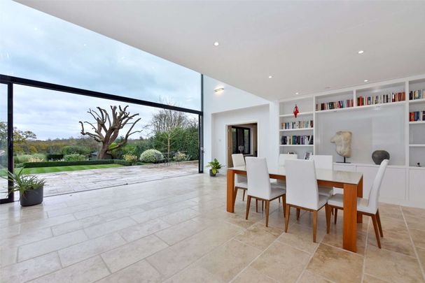 Stunning family home which has been refurbished throughout - Photo 1