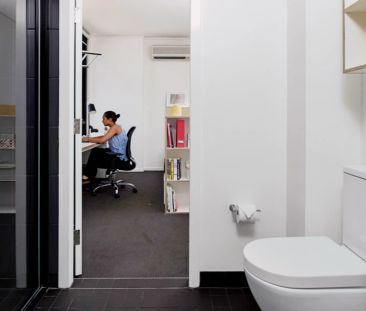 U18 6 Bedroom Share Bathroom Female - Photo 6