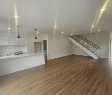 Contemporary Villa - Photo 1