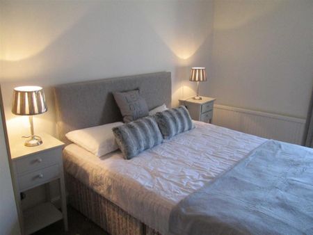 3 bedroom maisonette to rent - Photo 4