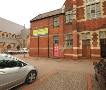 2 bedroom flat to rent - Photo 2