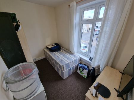 5 Bed Student Accommodation - Photo 4