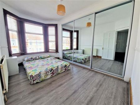 2 Bed End Terrace, Elmstead Road, IG3 - Photo 5