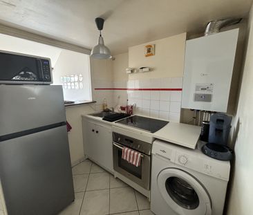 Location Appartement 2 pièces 39m² SABLE SUR SARTHE 72300 - Photo 3