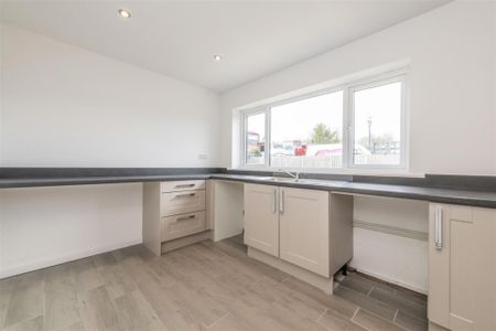 2 bed Bungalow To Let - Photo 3