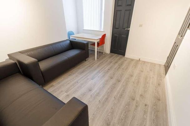 Romer Road, L6 - Photo 1