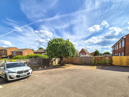 Nursery Fields, CM21, Sawbridgeworth - Photo 2