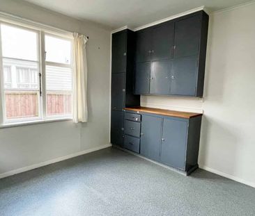 UPPER RICCARTON - THREE BEDROOMS, HEAT PUMP - Photo 5