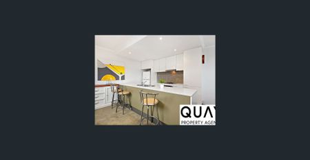 Light filled three bedroom - Photo 3