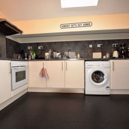 2 bedroom Flat in 1 Low Close Street, Leeds - Photo 1